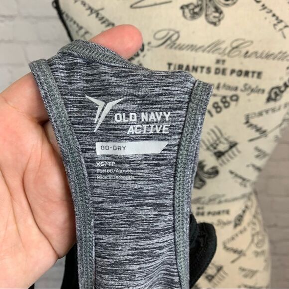 Old Navy Active Go Fry Fitted Workout Tank Top size Extra Small Grey - Picture 5 of 8